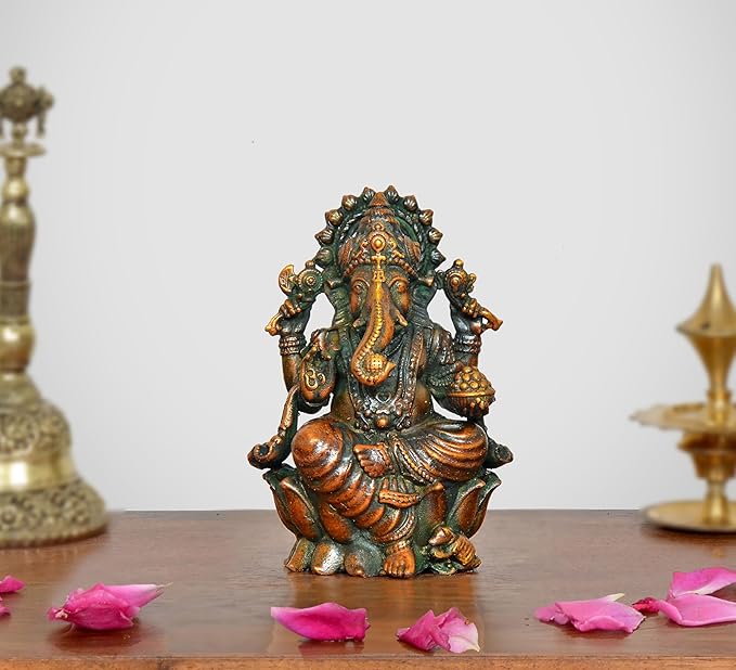 Amazon Brand - Umi Handcrafted Lord Lakshmi Murti Sitting On Kamal Lotus in Resin, Height : 7 inch