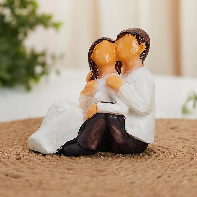 Amazon Basics Hand-Painted Small Size Sitting Romantic Couple Statues | Beautiful Resin Home Decor (Pack of 1, White and Brown Color)